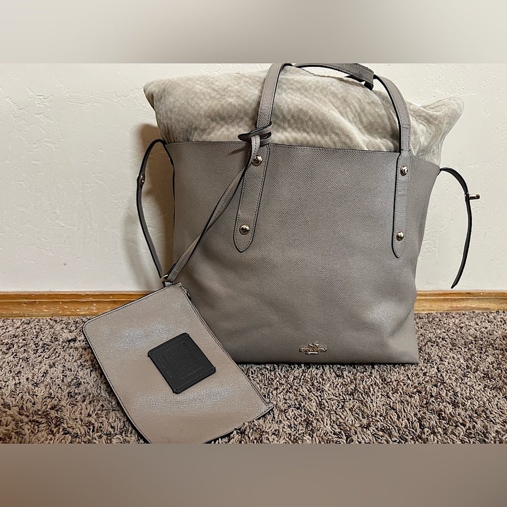 Authentic COACH tote purse - Picture 4 of 7
